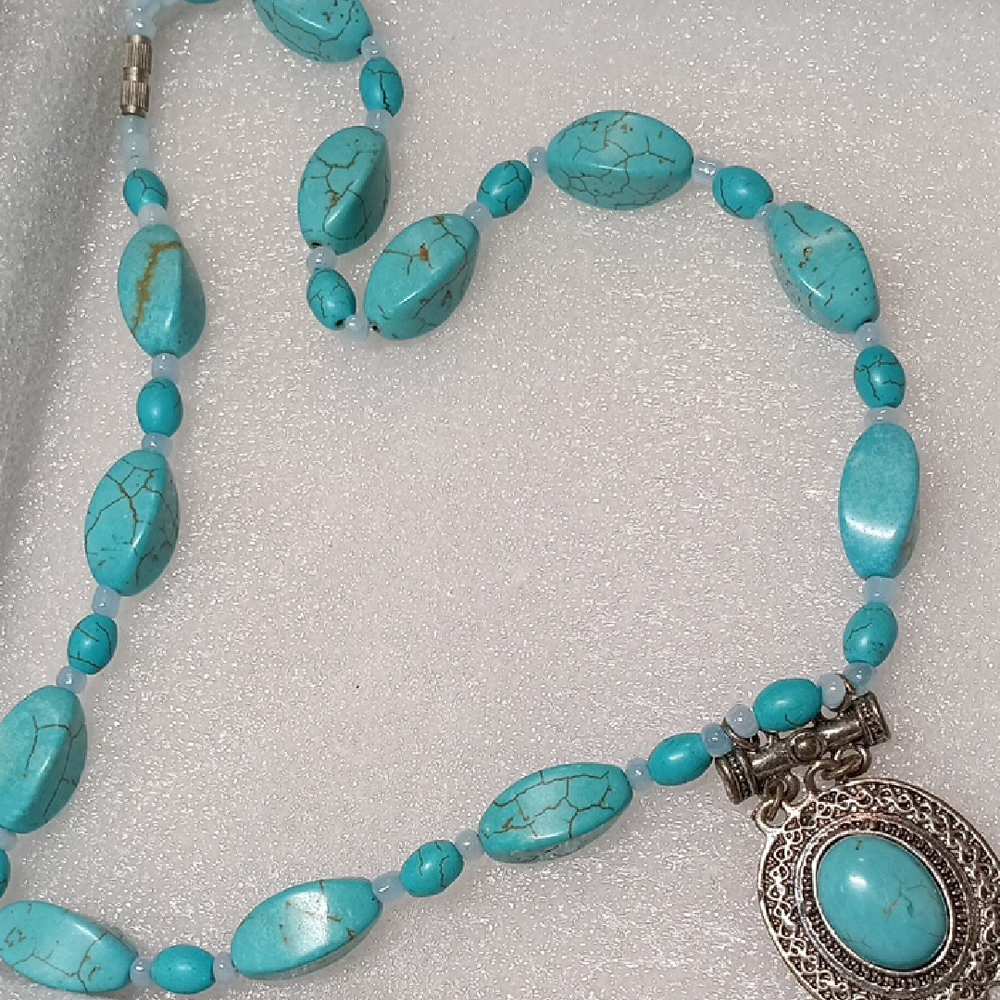 Arizona Turquoise Beaded Pendant Necklace - 18 Inch